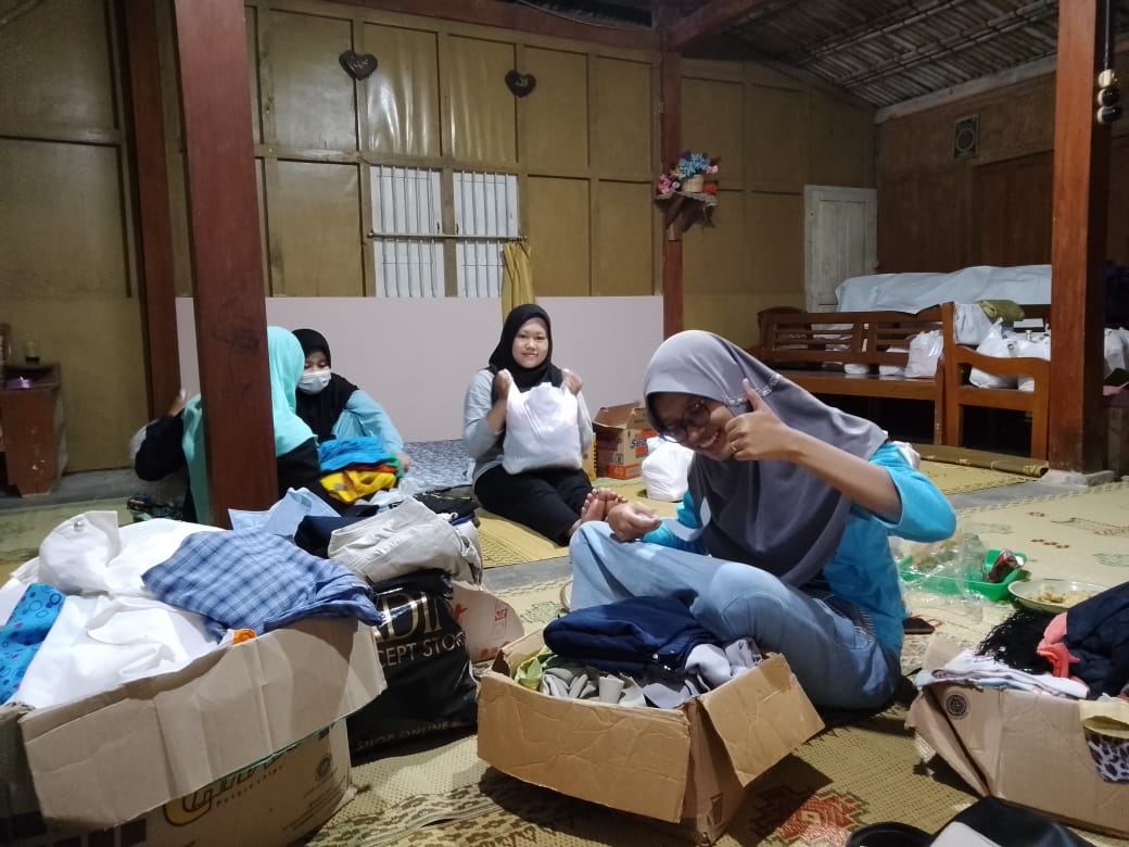 Rangkaian Persiapan Bazar Murah dan Bakti Sosial Bersama Bederma #2 : Sortir Hasil Donasi 